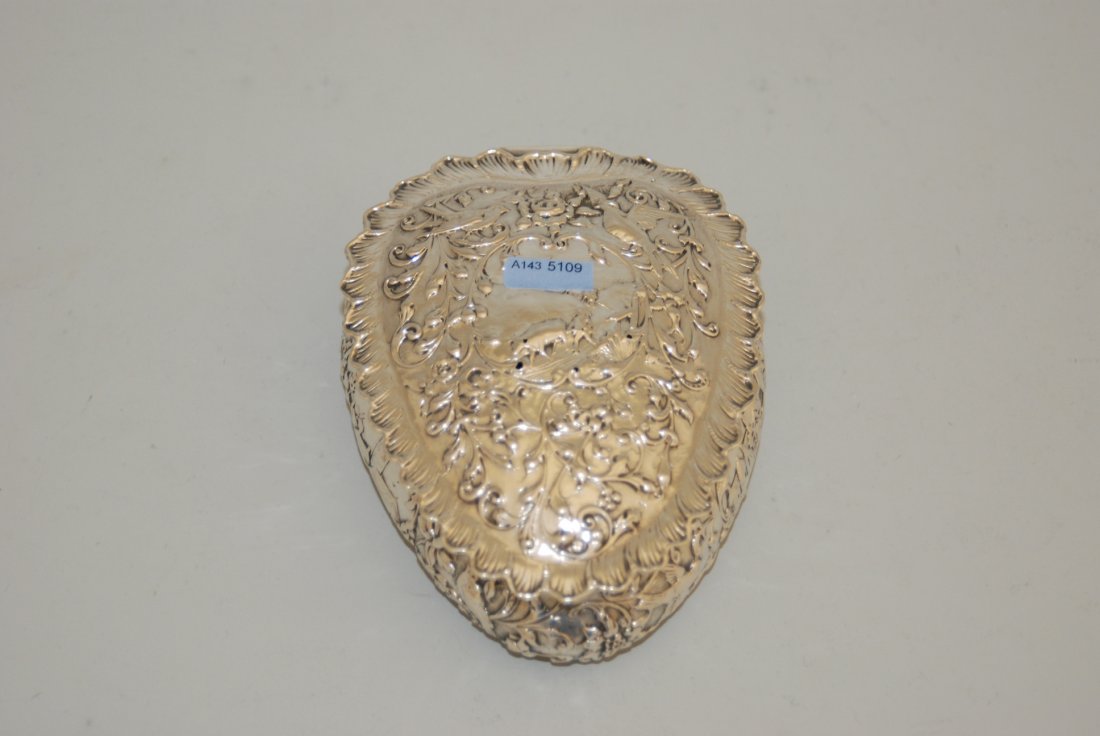 Dose Holland, um 1900. Silber. Herzform mit (1 of 1)