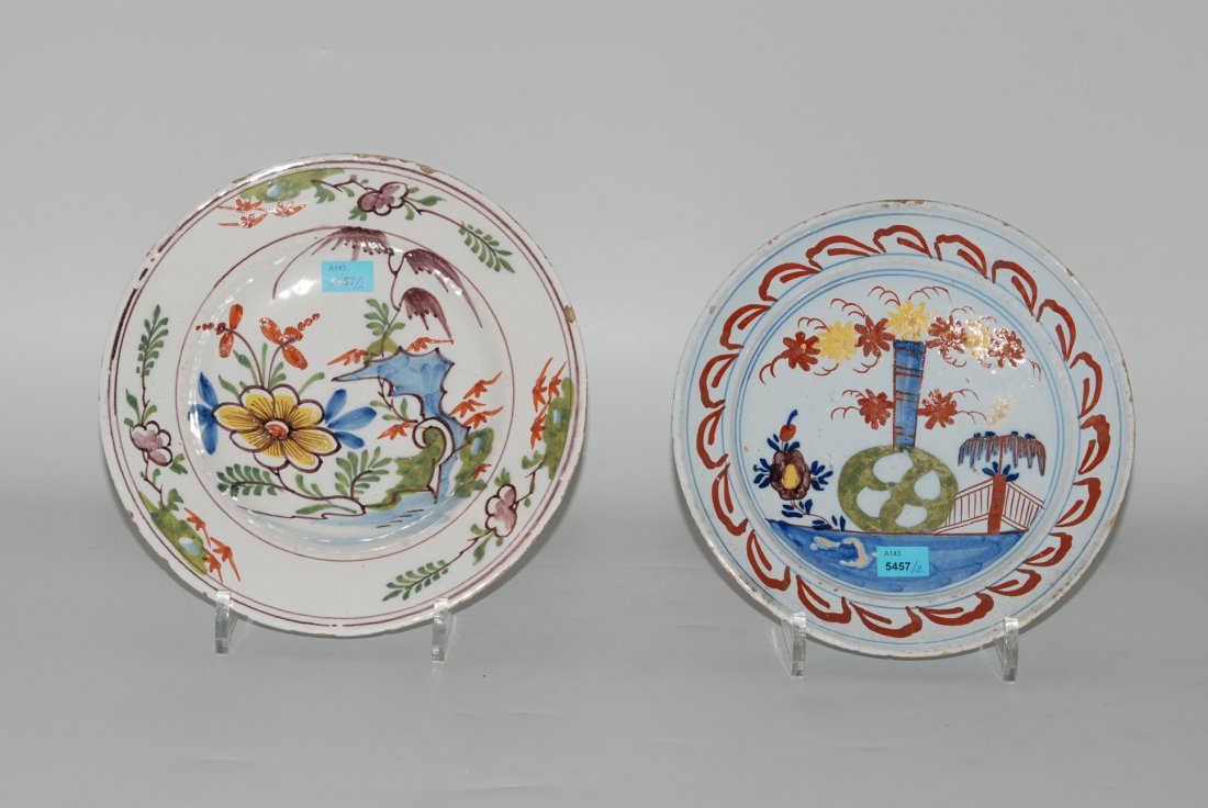 Lot: 2 Teller Wohl 18.Jh. In der Art von Delft. (1 of 1)