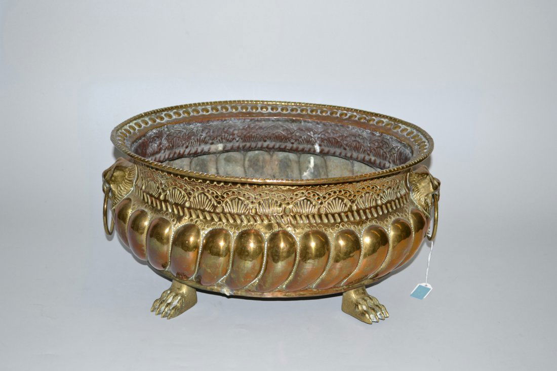 Cachepot Um 1900. Messing. Ovalform auf 4 (1 of 1)