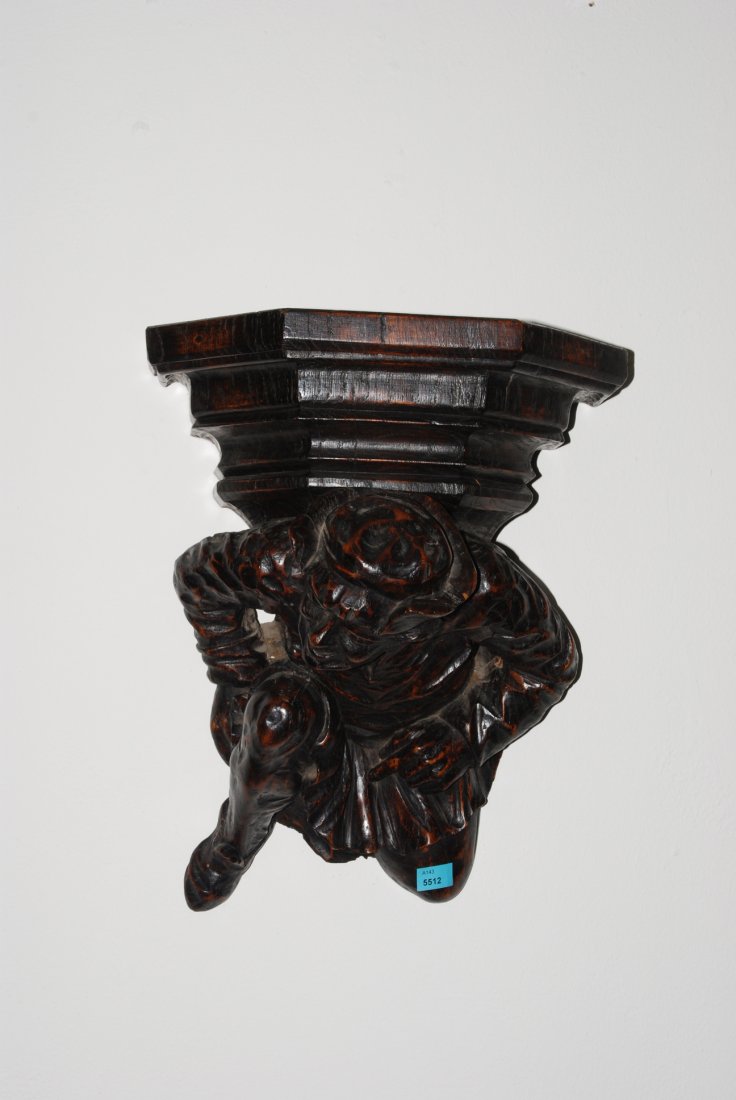 Wandkonsole Historismus. Holz, geschnitzt und dunkel (1 of 1)