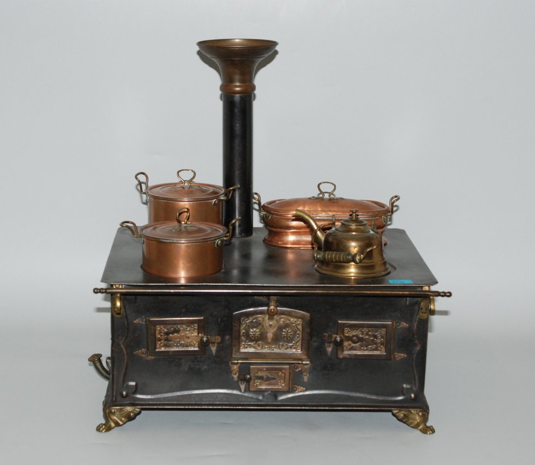 Kinderkochherd  Um 1900. Metallblech, geschwärzt und (1 of 1)