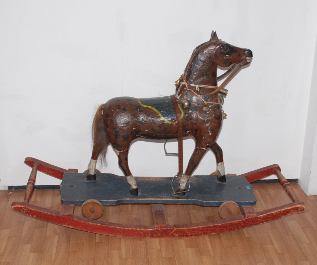 Grosses Schaukelpferd Um/Nach 1900. Holz, polychrom (1 of 1)