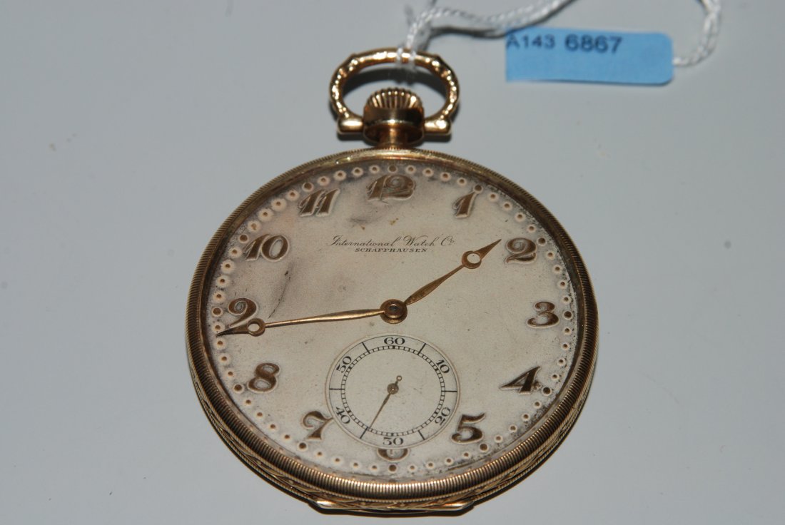 IWC Runde, mechanische Herrentaschenuhr 1929 in 585: IWC Runde, mechanische Herrentaschenuhr 1929 in 585 Gelbgoldgehäuse ca. 30 g. Werknummer 905691, Kaliber 73, Gehäusenummer 940517, D 48 mm. Rückendeckel innen mit Unterschriften graviert, aussen mi