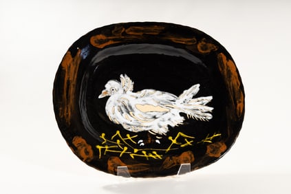 Pablo Picasso (Sp. 1881-1973), Colombe sur lit de paille, 1949, Ceramic