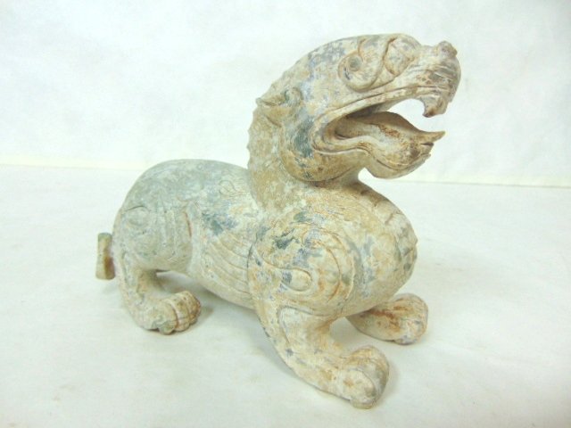 VINTAGE HAND CARVED CHINESE SOAPSTONE FOO DOG DRAGON: A BEAUTIFUL VINTAGE HAND CARVED CHINESE SOAPSTONE FOO DOG DRAGON THAT MEASURES 5" TALL BY 3" WIDE BY 6 1/4" LONG. SHIPPING AND HANDLING IS $20 WITHIN THE CONTINENTAL U.S. ALL OTHER STATE AND COUNTRIES