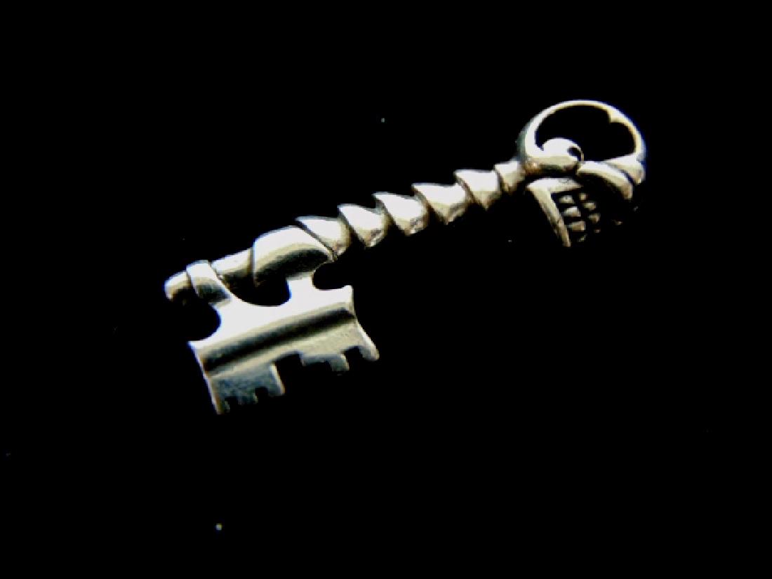 Vintage Estate Sterling Silver Skull & Key Pendant (1 of 2)