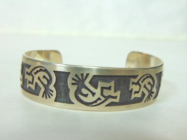 Vintage Estate Sterling Silver Zuni Navajo Design Cuff (1 of 5)
