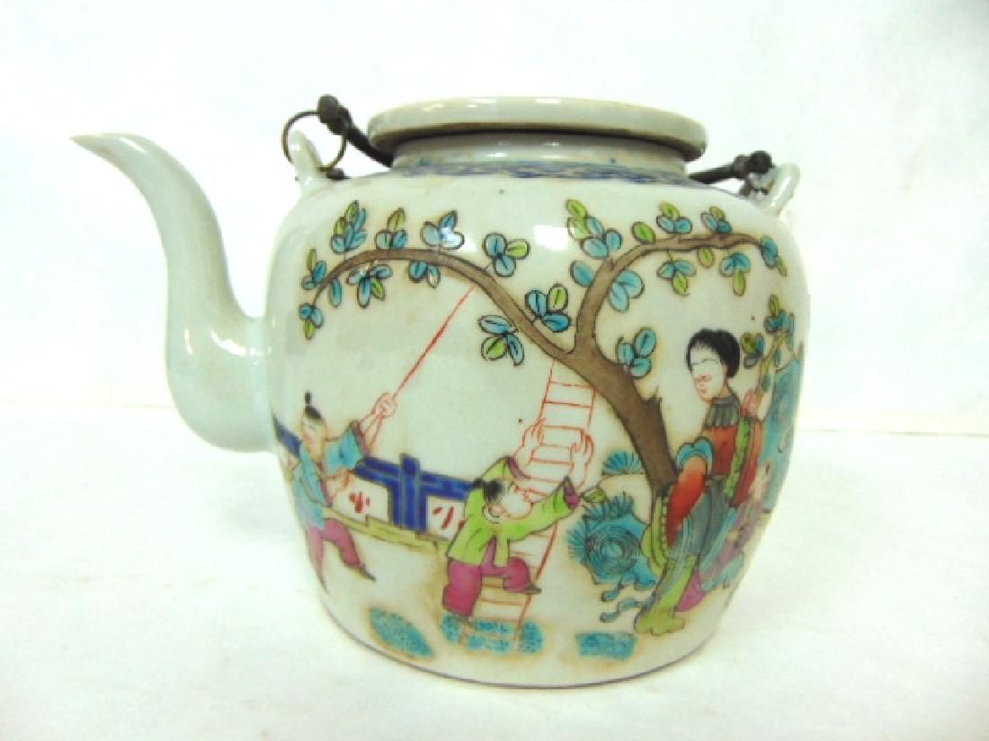 COLLECTIBLE CHINESE PORCELAIN TEAPOT (1 of 6)