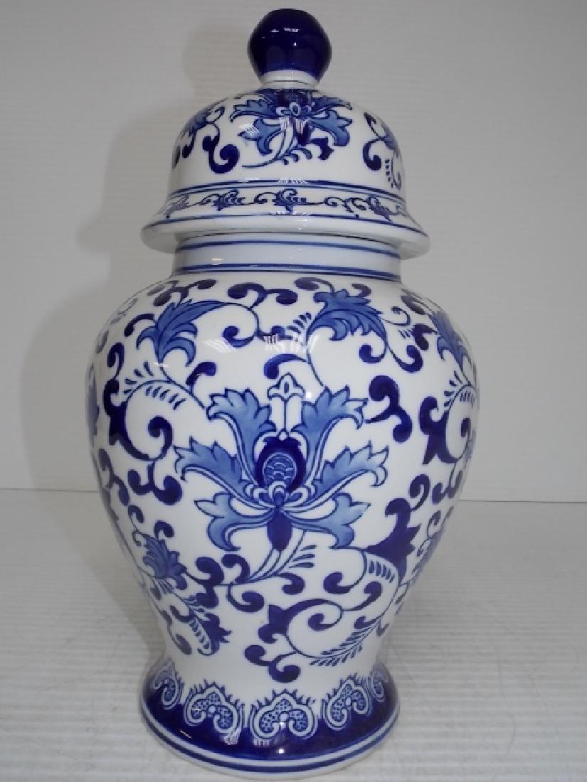 DECORATIVE CHINESE PORCELAIN FLORAL JAR VASE URN (1 of 3)