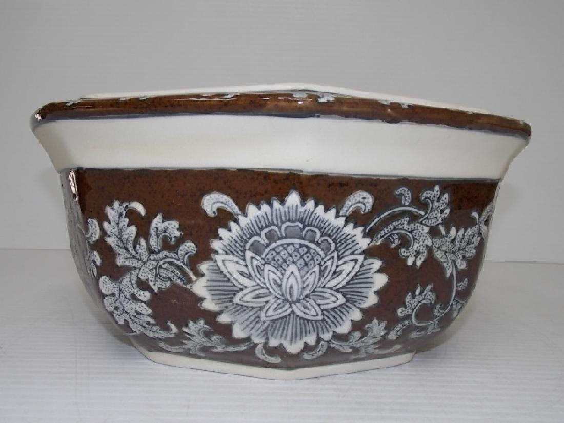 LG DECORATIVE CHINESE PORCELAIN FLORAL FLOWER POT: FOR SALE IS THIS BEAUTIFUL DECORATIVE CHINESE PORCELAIN FLOWER POT THAT MEASURES 7" TALL BY 15" WIDE. PIECE HAS A GREAT DECORATIVE LOOK TO IT THAT WOULD LOOK GREAT IN MOST ROOMS AND MAKE A NICE GIFT F