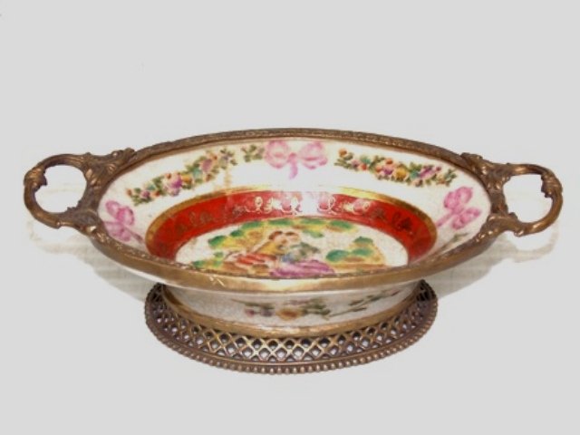 DECORATIVE FLORAL VICTORIAN STYLE PORCELAIN SOAP DISH (1 of 5)