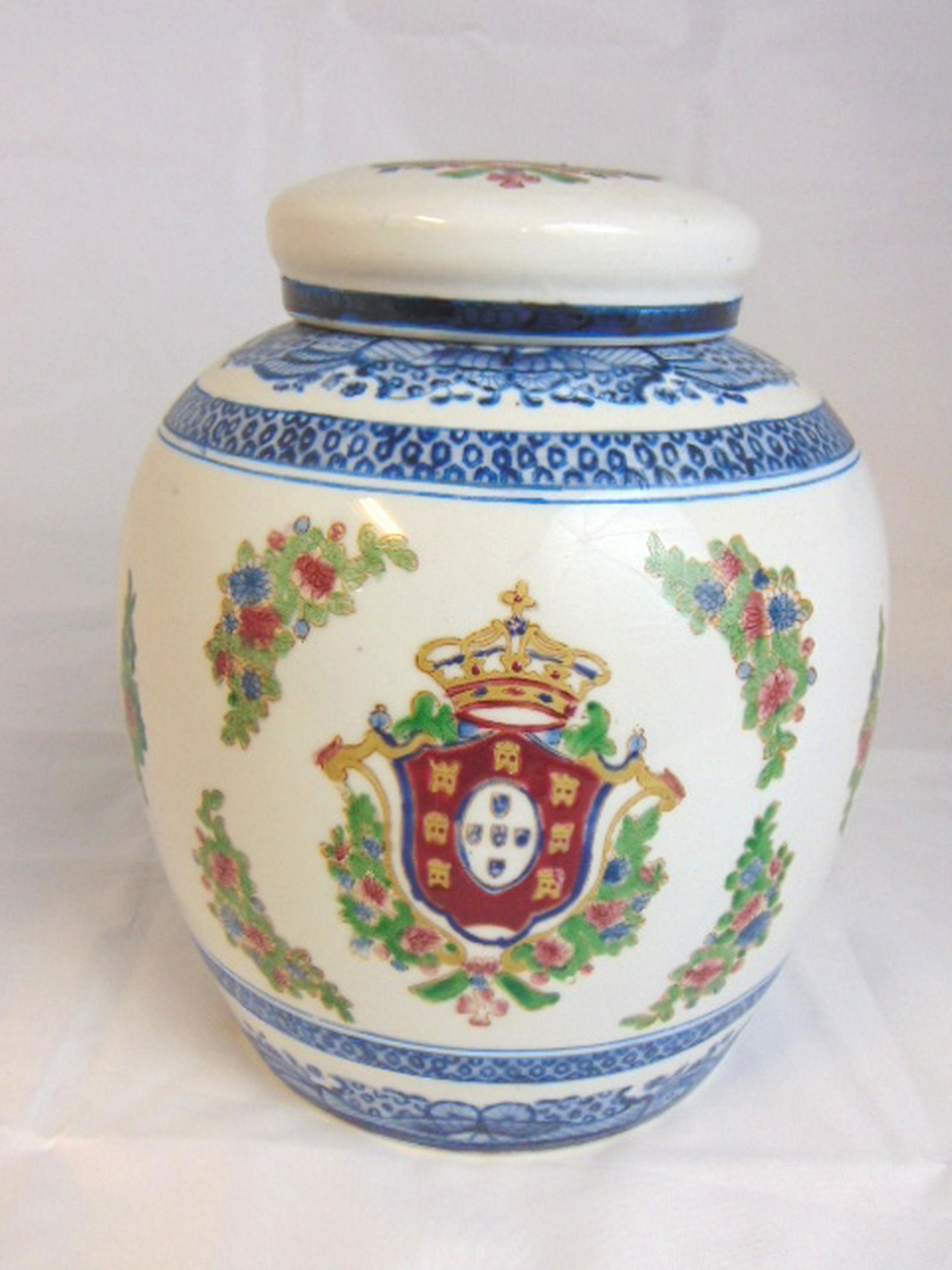 DECORATIVE CHINESE PORCELAIN FLORAL JAR VASE URN (1 of 6)