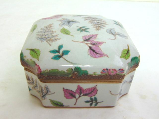 DECORATIVE PORCELAIN FLORAL VANITY BOX (1 of 4)