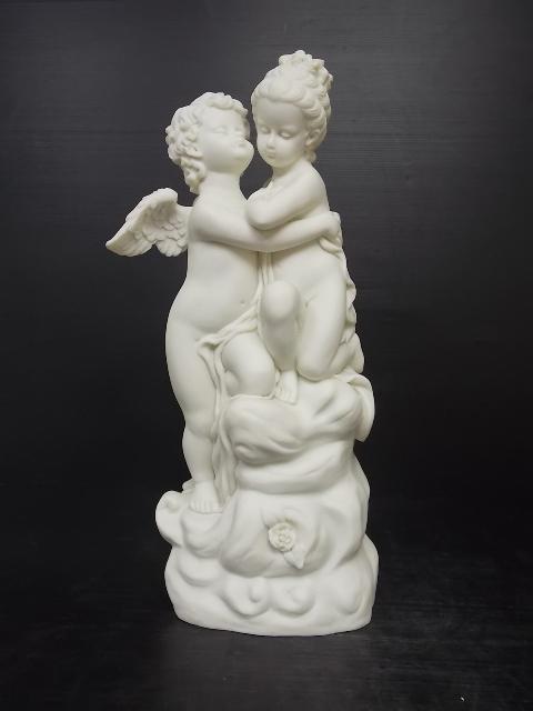 VICTORIAN STATUE OF KISSING CHERUB W/ MARBLE FINISH (1 of 5)