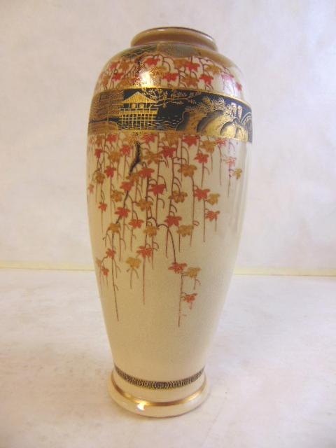 VINTAGE ANTIQUE JAPANESE PORCELAIN MT FUJI VASE (1 of 7)