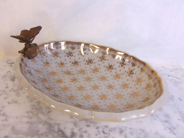 VICTORIAN FRENCH FLEUR DE LIS PORCELAIN SOAP DISH (1 of 6)