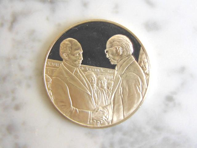 COLLECTIBLE FINE SILVER SADAT & BEGIN MEDAL COIN (1 of 2)