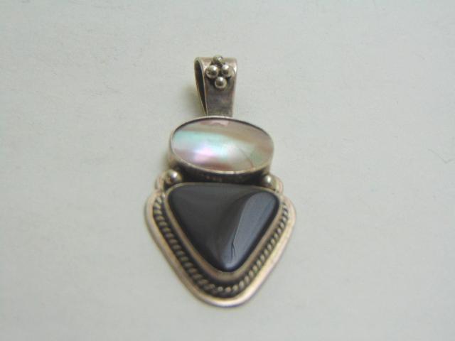 Womens Vintage Estate Sterling Silver Marcasite Pendant: A VINTAGE ESTATE WOMENS .925 STERLING SILVER MARCASITE PENDANT WITH WHAT LOOKS LIKE EITHER MOTHER OF PEARL OR A MOONSTONE. THE PENDANT MEASURES 1 1/2" LONG BY 3/4" WIDE AND WEIGHS 6.2g. THIS WOULD MAK