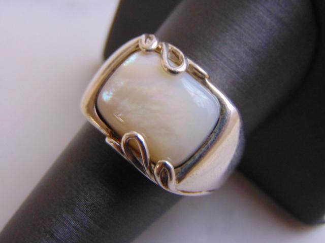 Womens Vintage Estate Sterling Silver M.O.P Ring (1 of 4)
