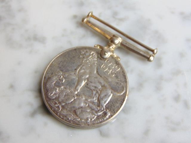 Vintage Silver WWII Canadian General Service Medal (1 of 2)