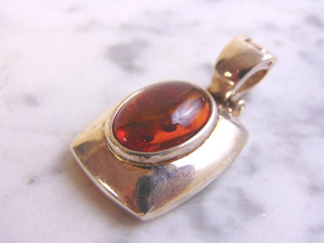 Womens Vintage Sterling Silver Baltic Amber Pendant (1 of 2)