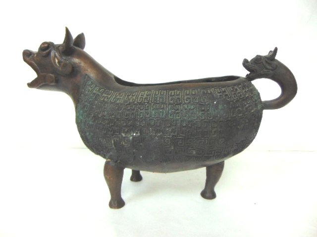 VINTAGE CHINESE BRONZE COW PLANTER STATUE (1 of 5)