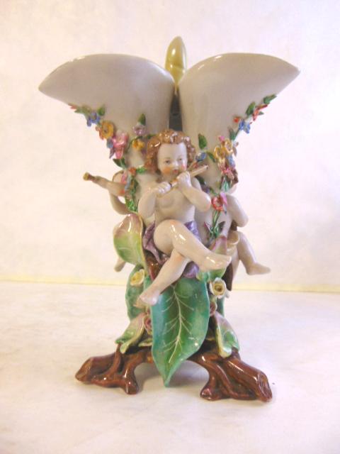 VINTAGE HAND PAINTED PORCELAIN CHERUB BUD VASE (1 of 8)
