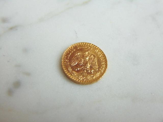 Antique Estate Find 1945 Mexican Two Pesos Gold Coin: A fabulous 1945 Mexican dos pesos gold coin. Coin appears to be in very good condition, however we are not coin experts when it comes to proper grading. Pics should be clear enough to see any kind of 