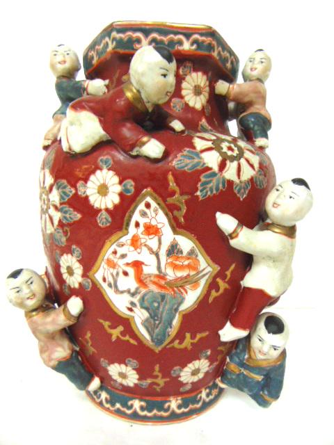 ANTIQUE CHINESE HAND PAINTED PORCELAIN IMARI STYLE VASE (1 of 6)