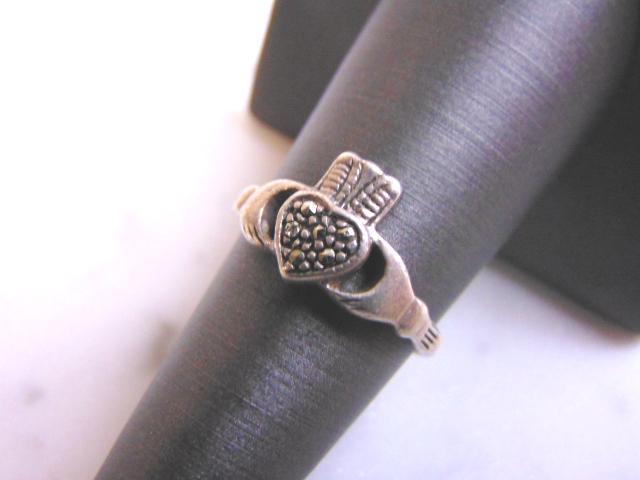Womens Sterling Silver Irish Claddagh Heart Ring (1 of 4)