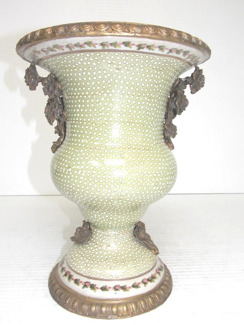 VICTORIAN ART NOUVEAU STYLE FLORAL PORCELAIN VASE (1 of 4)