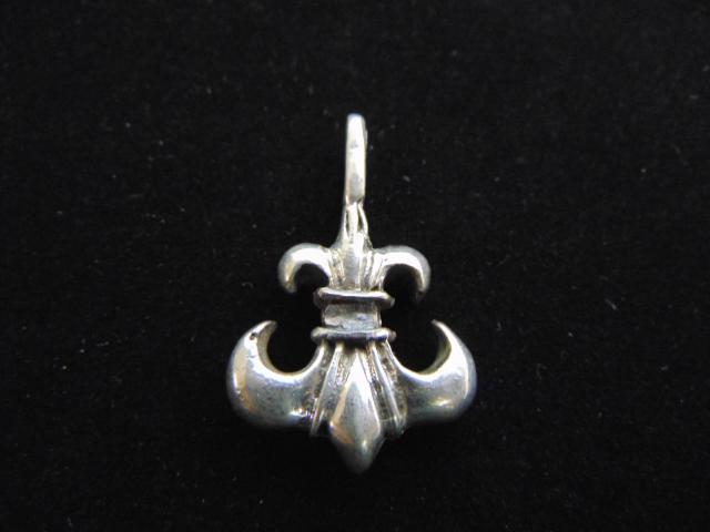 Vintage Sterling Silver "Fleur De Lis" NOLA Pendant (1 of 2)