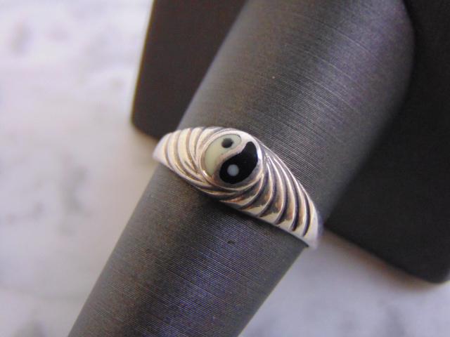 Vintage Estate Sterling Silver Chinese Yin Yang Ring (1 of 4)