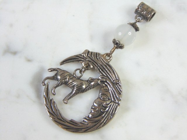 Womens Vintage Sterling Silver Howling Wolf Pendant (1 of 2)