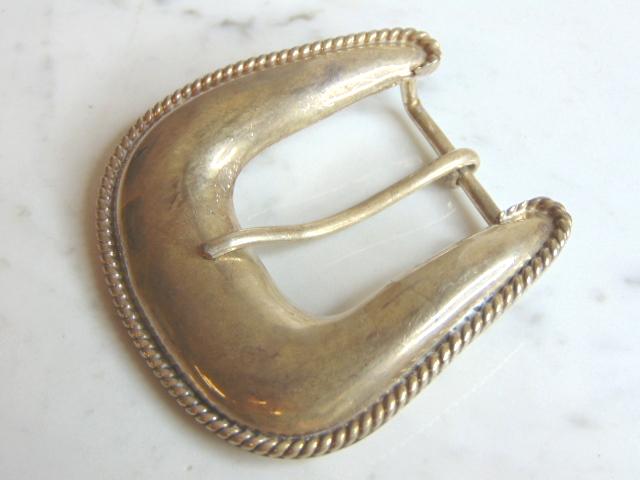 Mens Vintage Estate Sterling Silver Belt Buckle: FOR SALE IS THIS MENS VINTAGE ESTATE BELT BUCKLE. THE BUCKLE WEIGHS 63.7g AND MEASURES 2 3/4" BY 2 3/4". MAKES A GREAT GIFT FOR THAT SPECIAL SOMEONE. IF ANY QUESTIONS, PLEASE ASK. BE SURE TO CHECK OUT