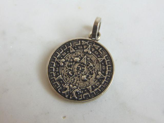 Vintage Sterling Silver Mayan Aztec Calendar Pendant: FOR SALE IS THIS LOVELY VINTAGE STERLING SILVER MAYAN AZTEC CALENDAR PENDANT. THE TOTAL WEIGHT IS 2.8g. THE PENDANT MEASURES 1" WIDE BY 3/4" LONG. MAKES A GREAT GIFT FOR THAT SPECIAL SOMEONE. ANY QUES