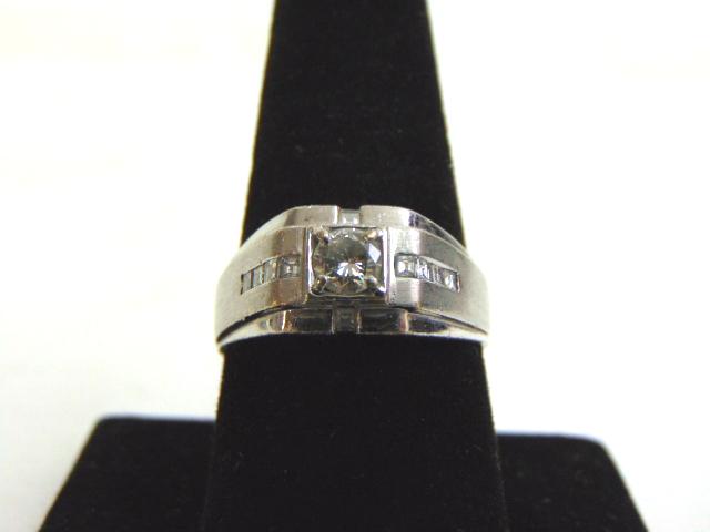 Vintage Estate 18K Mens White Gold Ring w/ Diamonds (1 of 6)