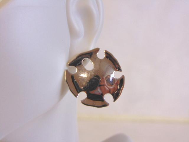 Womens Sterling Silver Robert Lee Morris Earrings: A PAIR OF WOMENS VINTAGE ESTATE STERLING SILVER ROBERT LEE MORRIS EARRINGS THAT WEIGH 7.6g AND MEASURES 1" IN DIAMETER. ANY OTHER QUESTIONS, PLEASE DO NOT HESITATE TO ASK. BE SURE TO CHECK OUT SOME OF