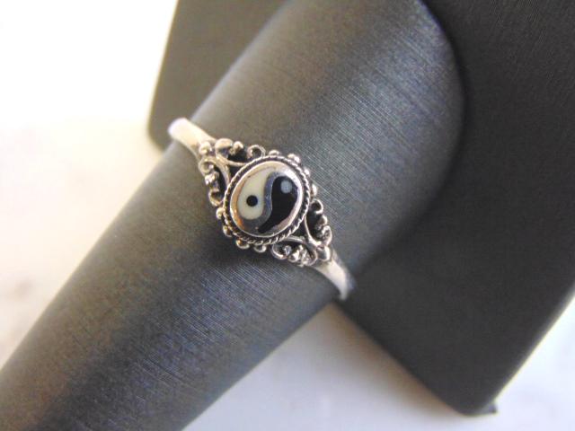 Vintage Estate Sterling Silver Chinese Yin Yang Ring (1 of 4)