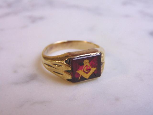 Mens Vintage 10k Gold & Ruby Colored Free Masons Ring (1 of 4)