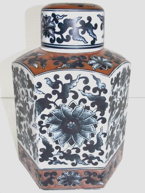 HEX SHAPED CHINESE PORCELAIN TEA CADDY (1 of 6)
