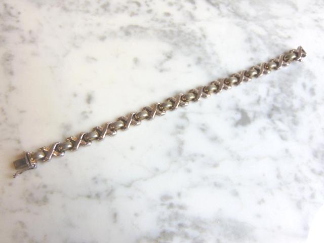 Womens Vintage Estate .925 Sterling Silver Bracelet: THIS ITEM IS A LOVELY VINTAGE .925 STERLING SILVER TENNIS BRACELET. BRACELET WEIGHS 16.6g AND MEASURES 7 1/4" LONG BY 5/16" WIDE. THIS WOULD MAKE A LOVELY GIFT FOR THAT SOMEONE SPECIAL. ANY QUESTIONS 