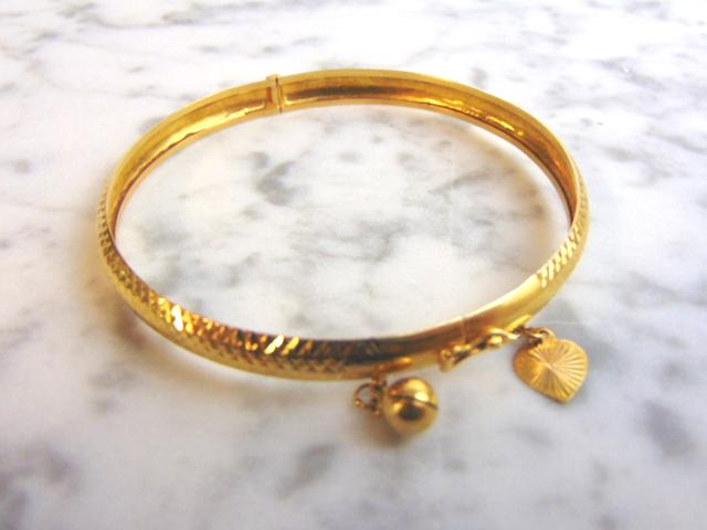 Womens Vintage 22K Yellow Gold Etched Bangle Bracelet (1 of 3)