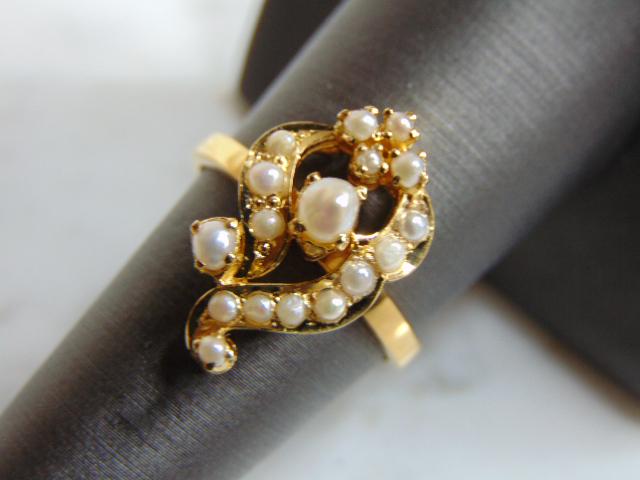 Womens Vintage Estate 22K Gold Ring w/ Seed Pearls (1 of 4)