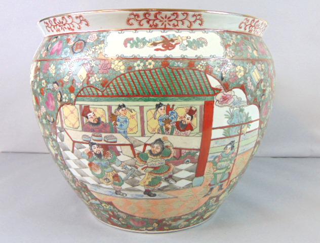 Decorative Chinese Porcelain Rose Medallion Planter (1 of 8)