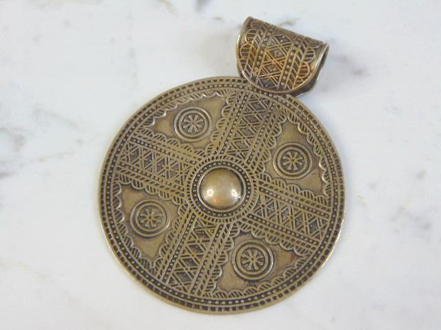 Silver Egyptian Arab Pendant w/ Lotus Flower Mark: FOR SALE IS THIS LOVELY VINTAGE ESTATE SILVER PENDANT THAT IS BELIEVED TO BE EGYPTIAN OR ARAB MADE. THE TOTAL WEIGHT IS 52.9g. PENDANT MEASURES 3 1/2" LONG BY 2 3/4" WIDE. NOT SURE OF THE PURITY IN TH