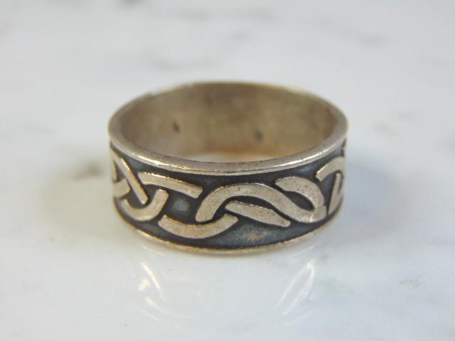 Mens Sterling Silver Irish Celtic Eternity Knot Ring (1 of 3)