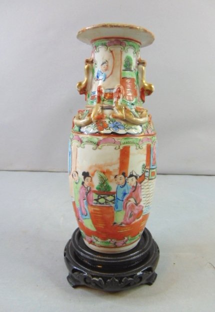 Vintage Decorative Chinese Rose Medallion Vase (1 of 8)