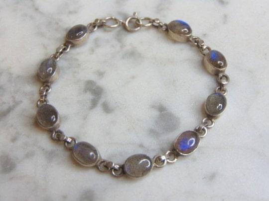 Womens Vintage Estate Sterling Silver Stones Bracelet: FOR SALE IS A LOVELY VINTAGE ESTATE .925 STERLING SILVER STONES BRACELET. NOT SURE IF STONES ARE REAL OR MAN MADE. BRACELET MEASURES 7 1/4" LONG BY 1/4" WIDE AND WEIGHS 8.4g. THIS WOULD MAKE A LOVELY