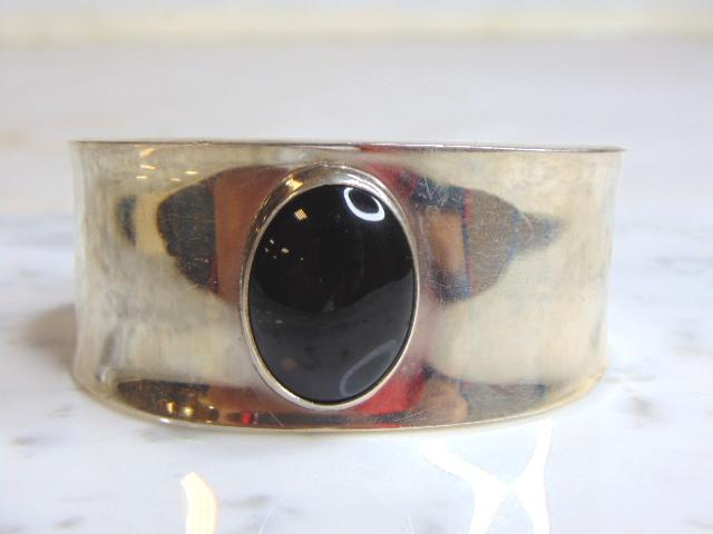 Womens Vintage Sterling Silver Onyx Cuff Bracelet (1 of 2)